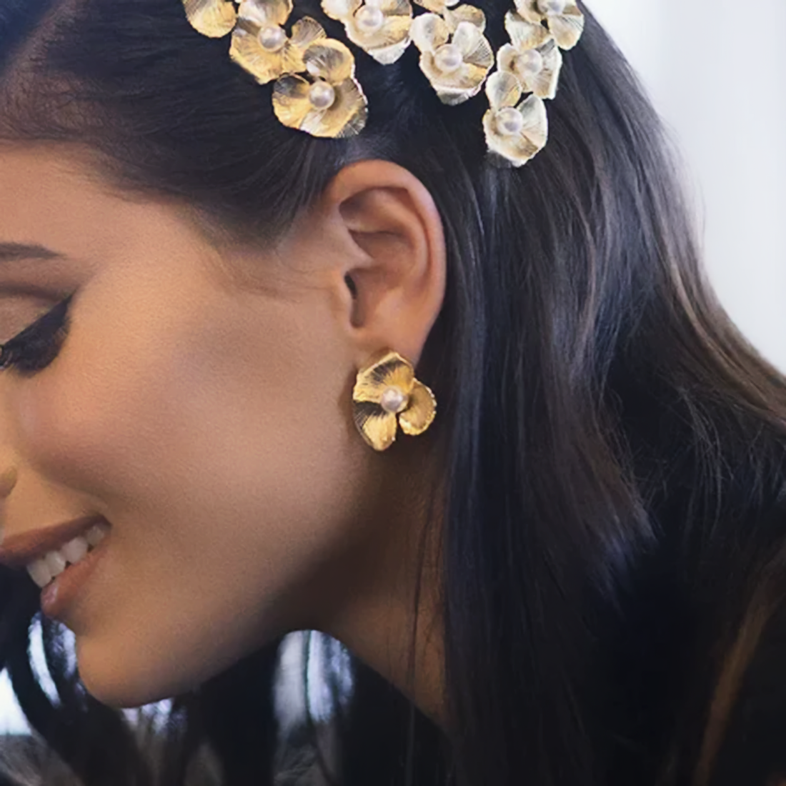 Klara Floral Pearl Earrings