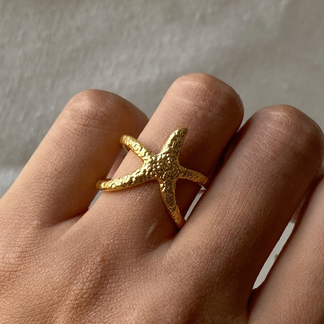 Anillo de oro con estrella de mar de Aurelie