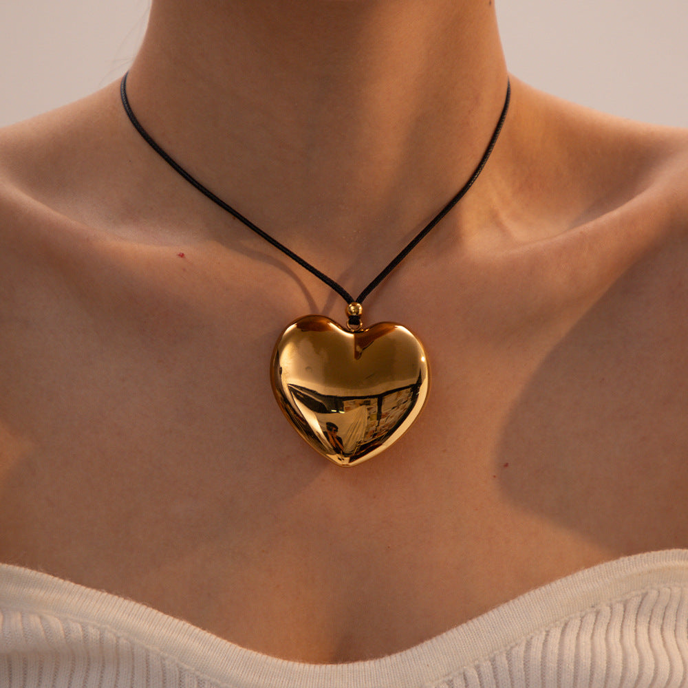 Collar de corazón de oro de Ofelia