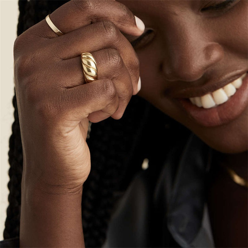 Anillo de oro con forma de croissant de Lorelei