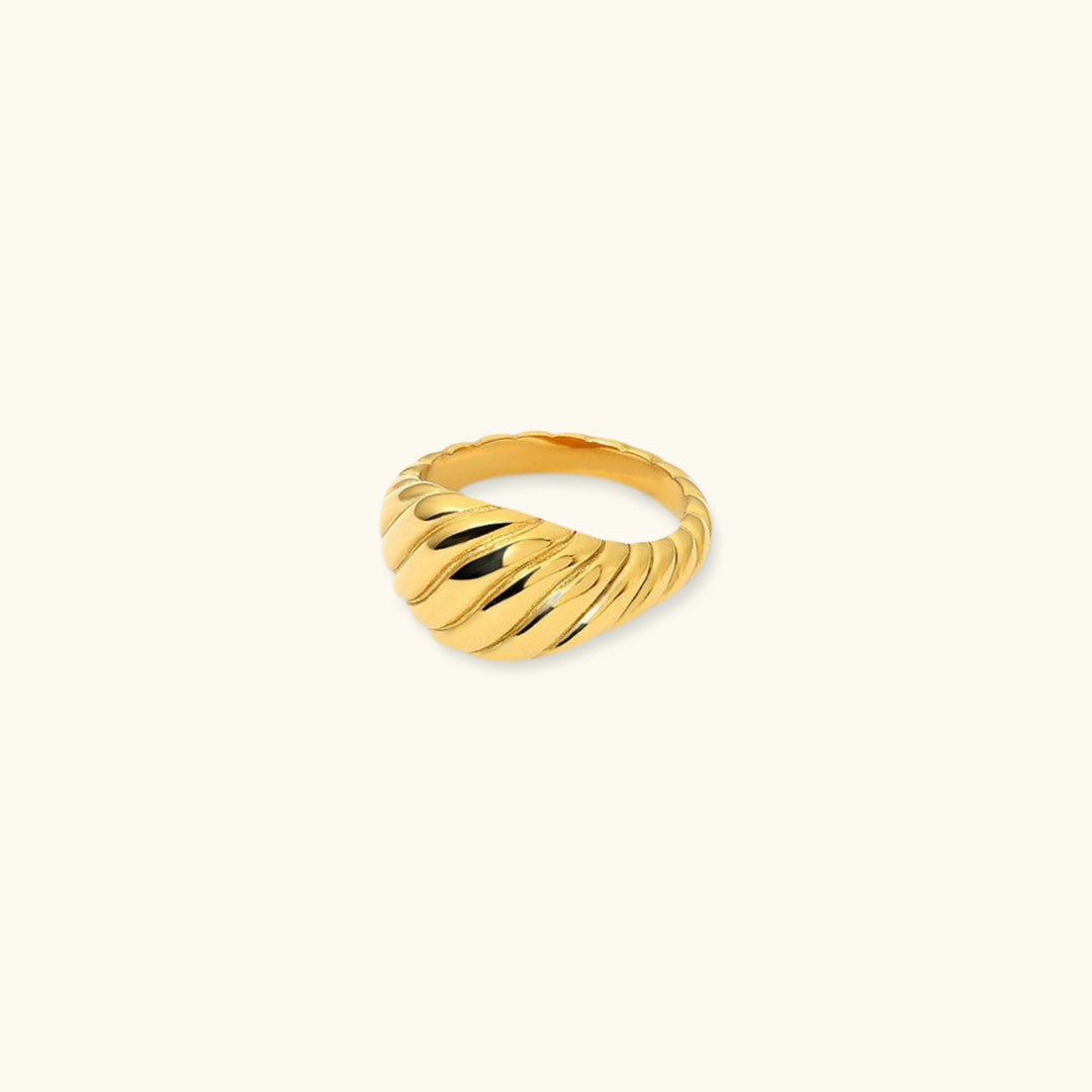 Anillo de oro con forma de croissant de Ylenna